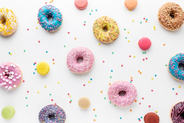 Photo colorful donuts and sprinkles