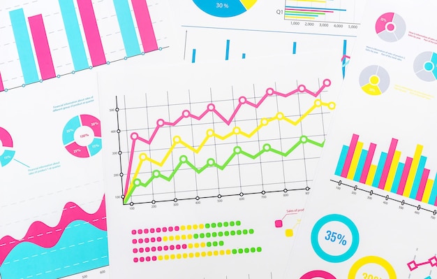 写真 カラフルな財務グラフとチャート ビジネス背景 トップ ビュー