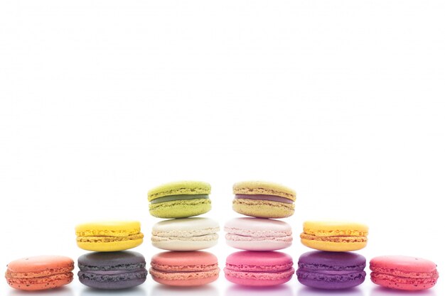 Photo colorful french macaron on the white background