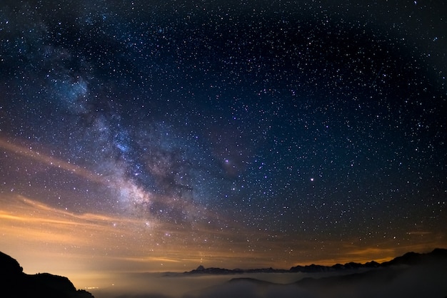 Il colorato nucleo luminoso della via lattea