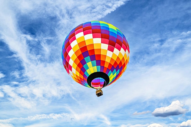 Photo colorful hot air balloon flying over blue sky with white clouds