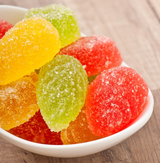 Photo colorful jujube in a white bowl