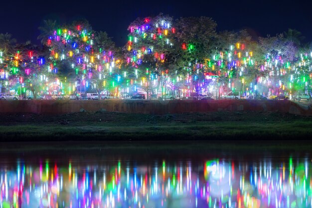 사진 화려한 빛 추상적 인 원형 bokeh 배경입니다.