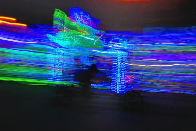 Photo colorful light painting at night