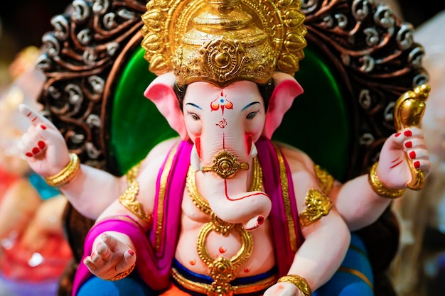 다채로운 Lord Ganesha 동상 또는 Lord Ganesha 축제를 위한 조각