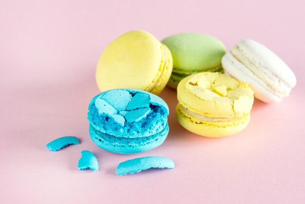 Colorful Macarons Yellow Blue Green Macarons French Dessert Tasty Macarons Pink Background