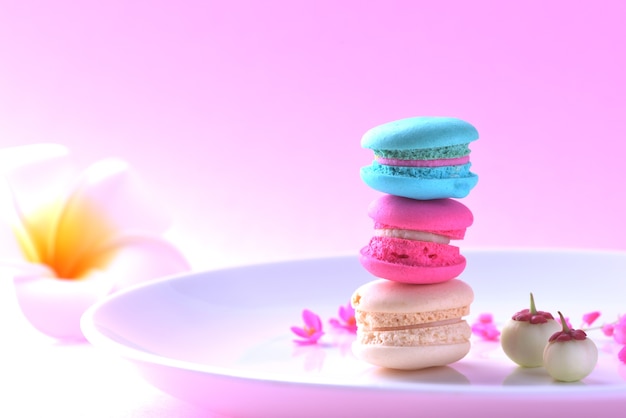 Colorful macarons 