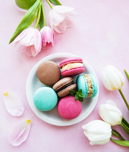 Colorful macaroons and tulips