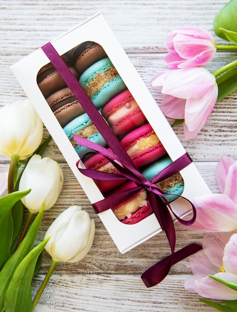 Colorful macaroons and tulips