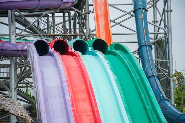 Photo colorful plastic waterslide in swimming pool