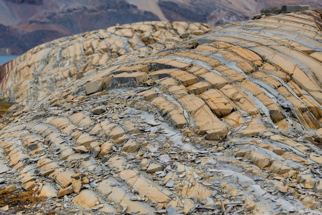 Photo colorful rocks in east greenland close up.