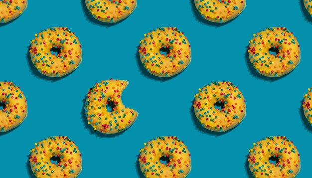 Colorful seamless doughnut pattern