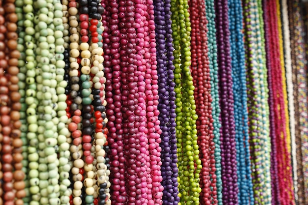 Photo colorful seed necklaces at craft fair in brazil. handcraft. açaí seeds necklaces.