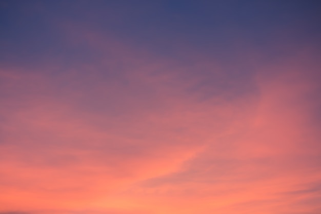 写真 日没後のカラフルな空。自然の空の背景。