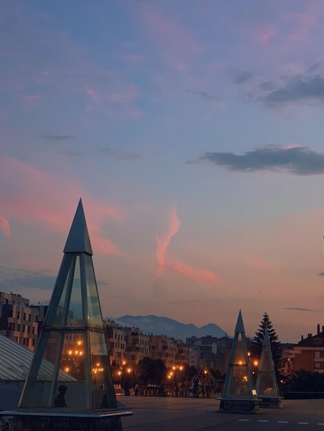 Foto il cielo colorato al tramonto