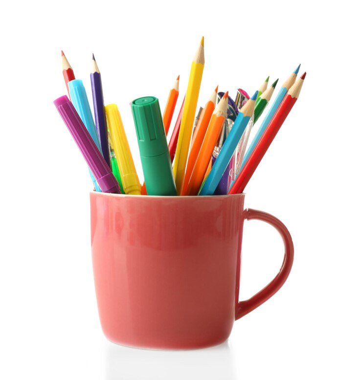 Photo colorful stationery in pink cup isolated on white