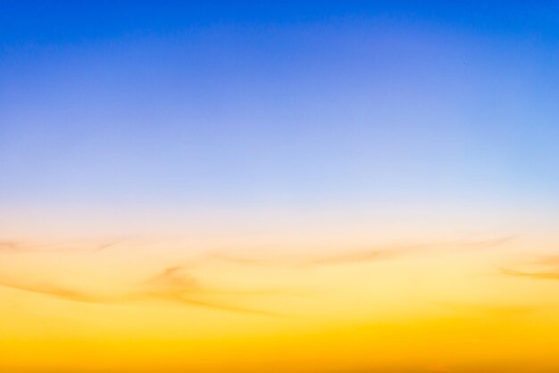 夕焼け雲とカラフルな夕焼け劇的な空