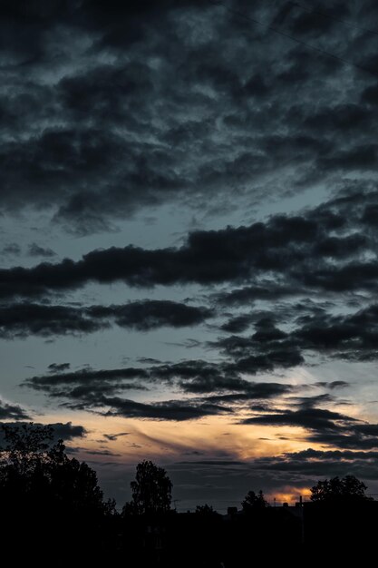 Foto tramonto colorato cielo e nuvole immagine sfondo crepuscolare