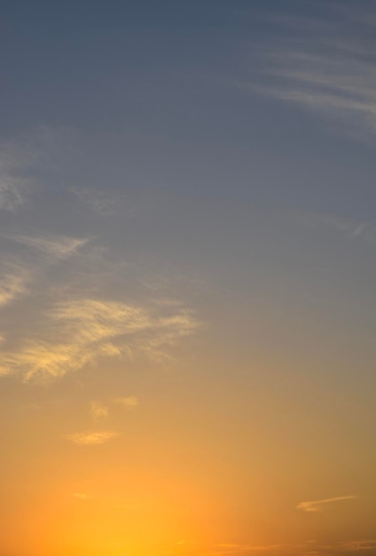 カラフルな夕焼け夕暮れの空