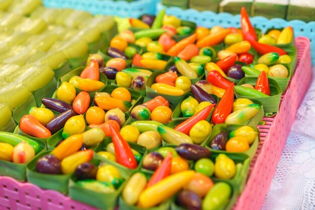 과일 과 채소 를 모방 하는 다채로운 태국 디저트