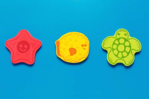 Photo colorful toys shaped like marine creatures