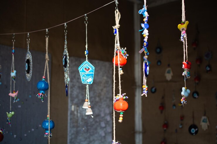 Photo colorful turkish ceramic balls as souvenirs