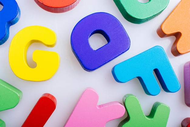 Photo colorful wooden letters on a white background