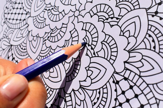 Coloring pattern with blue pencil