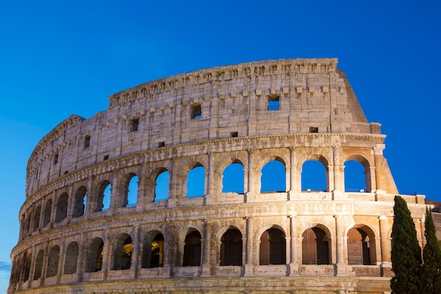 Colosseum 's nachts in Rome, Italië