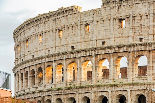 로마의 콜로세움 경기장 건물