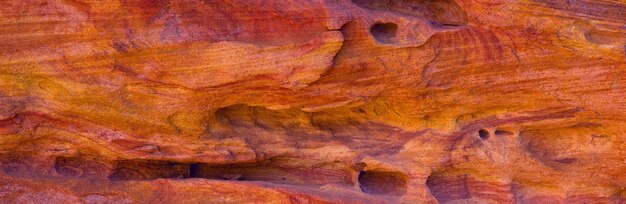 Coloured Canyon is een rotsformatie op het schiereiland Zuid-Sinaï, Egypte Woestijnrotsen met een veelkleurige zandsteenachtergrond