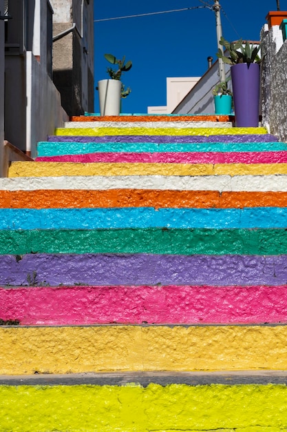 写真 ランペドゥーサ島のカラフルな階段