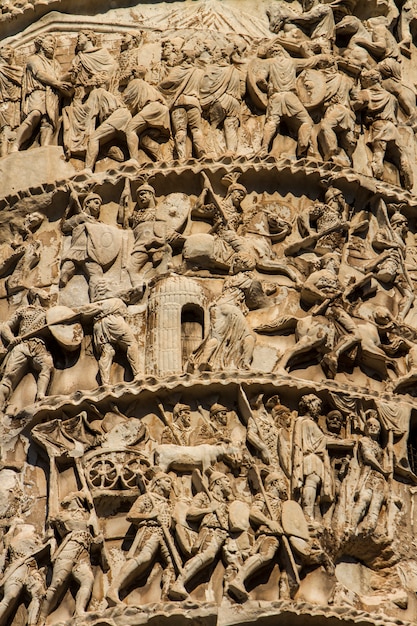 Foto colonna di marco aurelio a roma