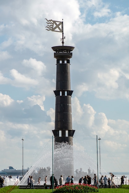 Foto colonna nel parco del 300 ° anniversario di san pietroburgo