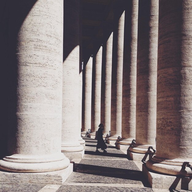 Foto colonne nell'edificio