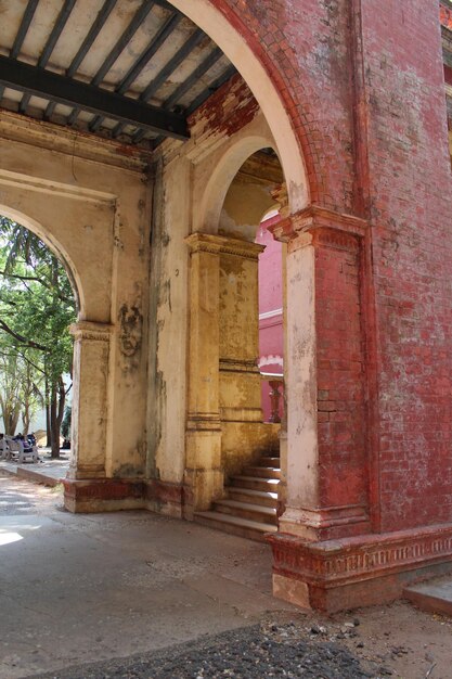 Foto colonne nel vecchio edificio