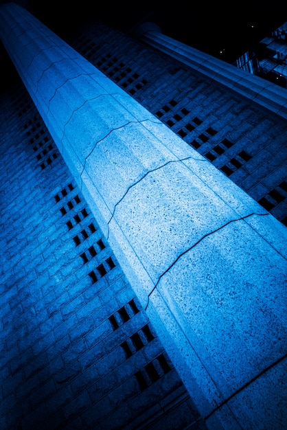 Colonne di vecchie costruzioni, in pietra, alte