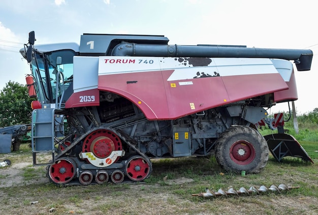 Photo combine harvesters torum agricultural machinery