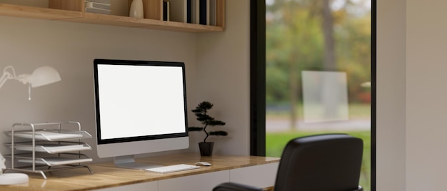 Comfortabel thuiskantoor werkplek interieur in witte en houten stijl met pc desktop computer