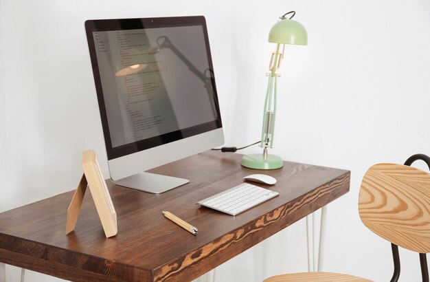 Photo comfortable home workplace with computer on desk