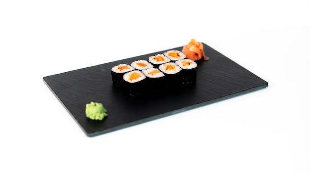 Comida japonesa suhi de maki de salmon