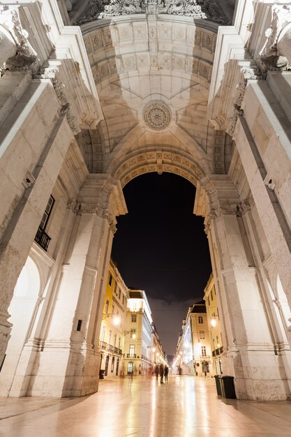 Commerce Square Gate in de nacht, Lissabon, Portugal