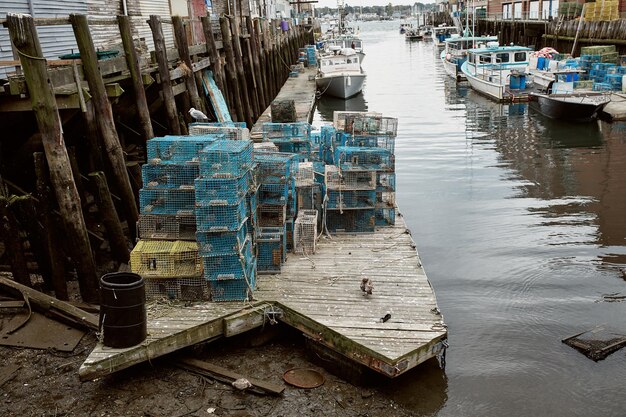 写真 ポートランド・メインの旧港湾地区の商業漁船埠頭