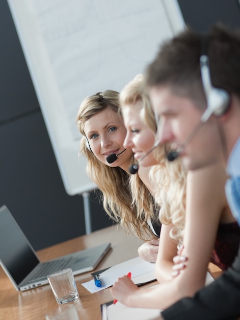 Foto commercieel team in een call centre