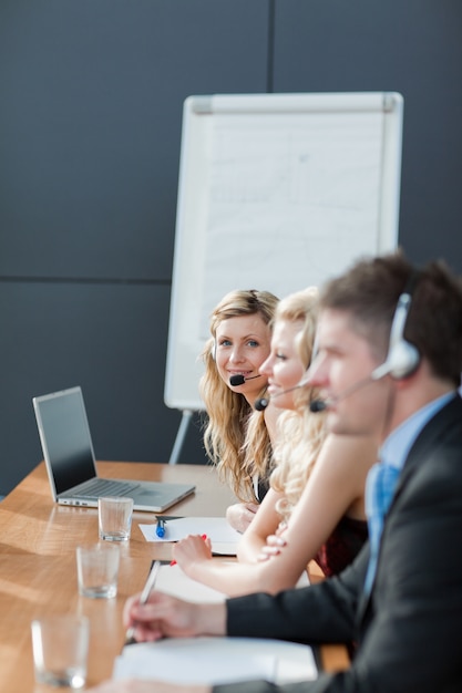 Foto commercieel team in een call centre