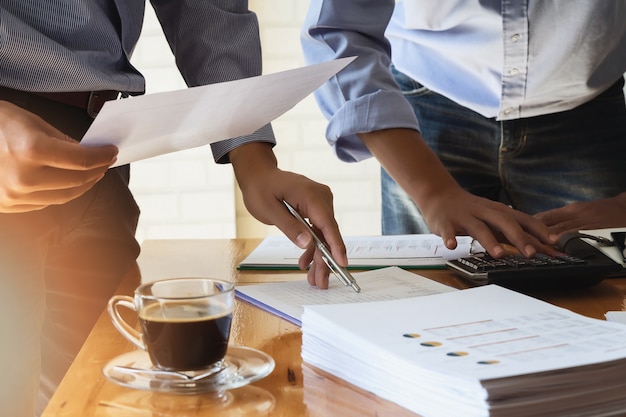 Commerciële teamvergadering en bespreking van projectplan.