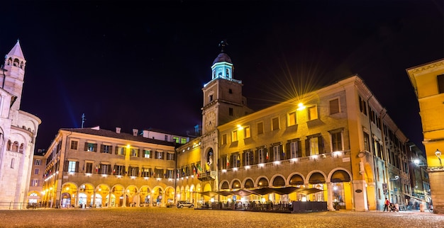 Il palazzo comunale, il municipio di modena - italia