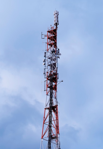 Communicatie toren met antennes achtergrond hd