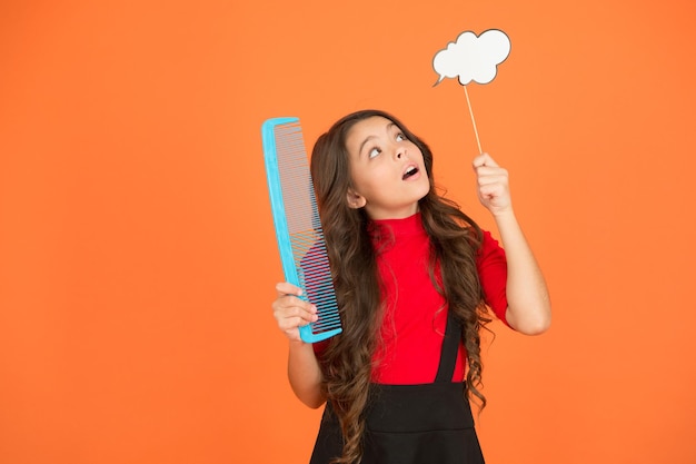 Communicatie Verward haar Inspiratie kapsel creëren Idee voor haar Weg met vervelende klitten Meisjes lang haar kam en tekstballon Kapsalon Haar kammen Styling tips