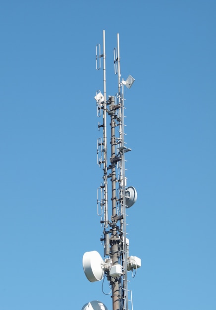 Communication tower antennas